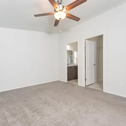 Image 6 - 201 Avenue F, Visalia, CA 93291, USA - Apartment for sale