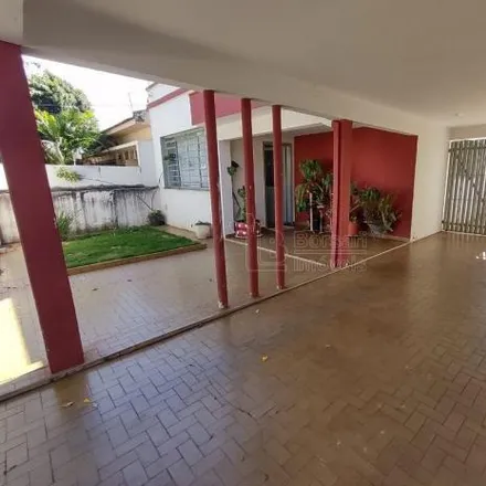 Buy this 5 bed house on Rua Carlos Gomes in Quinta das Laranjeiras, Araraquara - SP