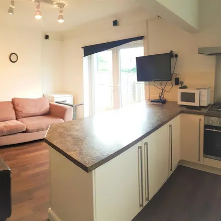 Rent this 6 bed duplex on Parsonage Road in Manchester, M20 4NL
