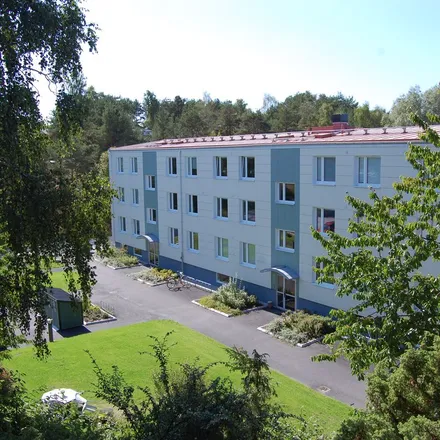 Rent this 3 bed apartment on Bergsvägen in 444 42 Stenungsund, Sweden