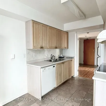 Image 5 - 238 Doris Avenue, Toronto, ON M2N 6W1, Canada - Apartment for rent