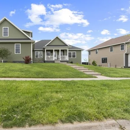 Buy this 3 bed house on 3174 Clermont Drive in Muscatine, IA 52761