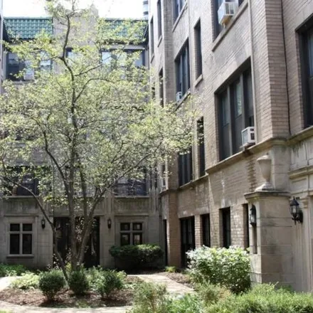 Rent this 1 bed apartment on 627-641 West Roscoe Street in Chicago, IL 60657