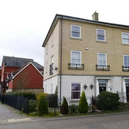 Rent this 4 bed townhouse on Bonny Crescent in Ipswich, IP3 9UN