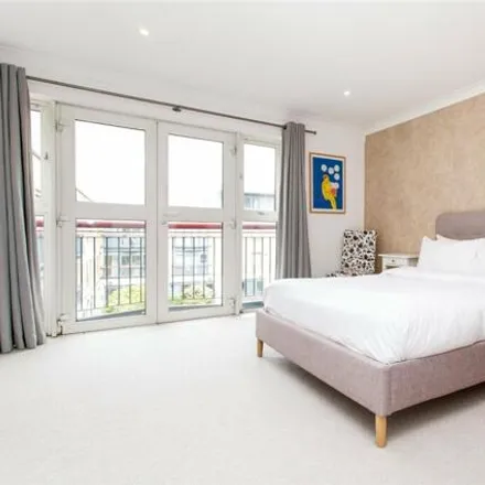 Image 2 - Tintagel Court, 201 St. John Street, London, EC1V 4RN, United Kingdom - Apartment for sale