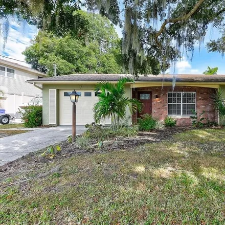 Buy this 3 bed house on 7 Oak Avenue in Lake Shore Estates, Palm Harbor