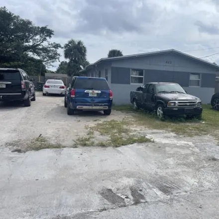 Buy this studio house on 460 North 18th Street in Fort Pierce, FL 34950