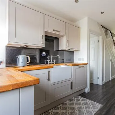 Image 4 - Yew Tree Close, Cardiff, CF5 3TS, United Kingdom - Townhouse for sale