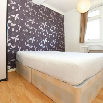 Rent this 5 bed apartment on 10 Parsonage Street in Cubitt Town, London