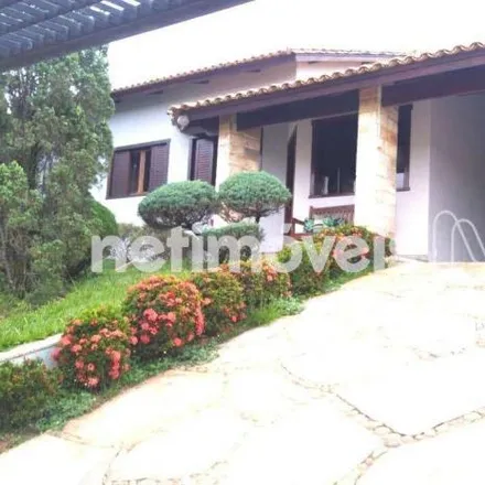 Buy this 3 bed house on Rua das Palmeiras in Pará de Minas - MG, 35660-236