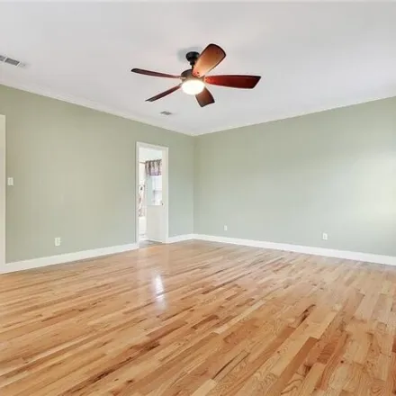 Image 9 - 8328 S Claiborne Ave, New Orleans, Louisiana, 70118 - House for sale