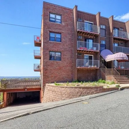 Rent this 1 bed condo on 201 12th Street in Palisades Park, NJ 07650