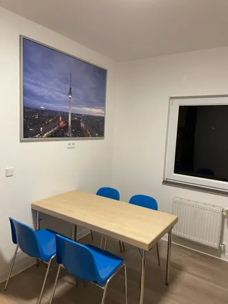 Rent this 3 bed apartment on Autohaus Altglienicke in Schönefelder Chaussee, 12524 Berlin