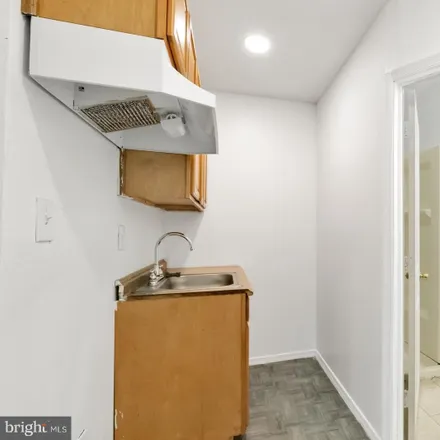 Image 6 - 2150 Ridge Avenue, Philadelphia, PA 19121, USA - Townhouse for rent