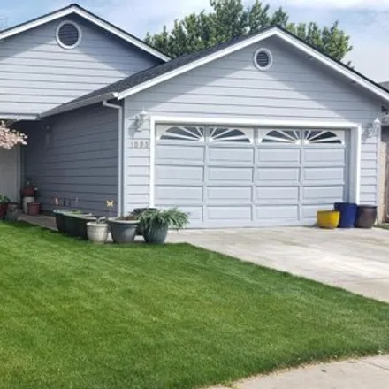 Buy this 3 bed house on 1801 Regal Avenue in Medford, OR 97501