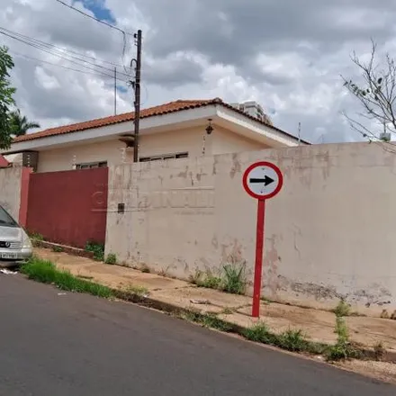 Image 2 - Avenida Pio Lourenço Corrêa, Vila Ferroviária, Araraquara - SP, 14802-140, Brazil - House for rent