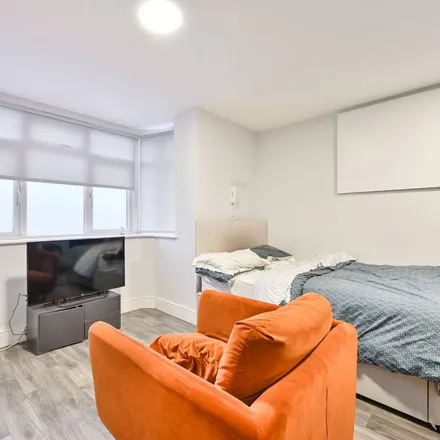 Rent this studio apartment on Downing Drive in London, UB6 8BD