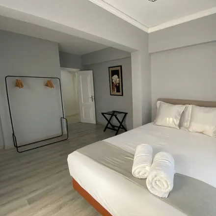 Rent this 3 bed condo on Avenida de Portugal in 2765-272 Cascais, Portugal