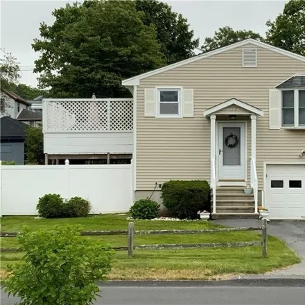 Image 1 - 173 Center Ave, Middletown, Rhode Island, 02842 - House for rent