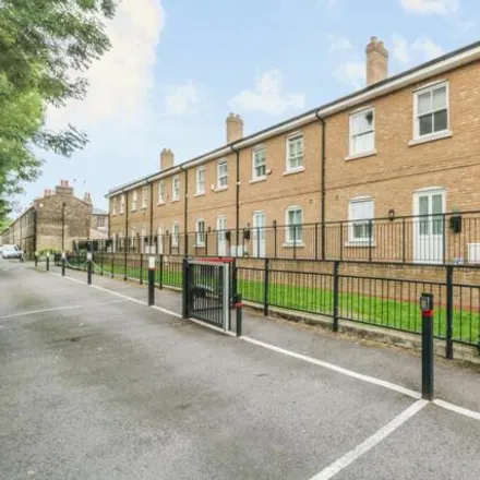 Image 5 - 31 Government Row, Enfield Island Village, London, EN3 6JN, United Kingdom - Townhouse for sale
