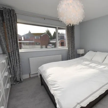 Image 7 - Pine View, Wigan, WN3 6DF, United Kingdom - House for rent