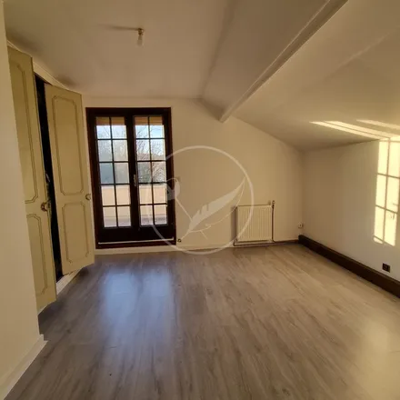 Rent this 2 bed apartment on Vieux Chemin de Paris in 78440 Guitrancourt, France