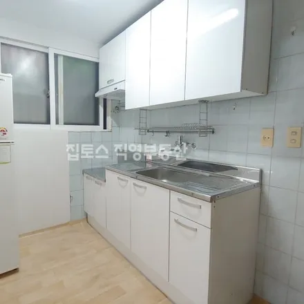 Rent this 2 bed apartment on 서울특별시 송파구 삼전동 45-5