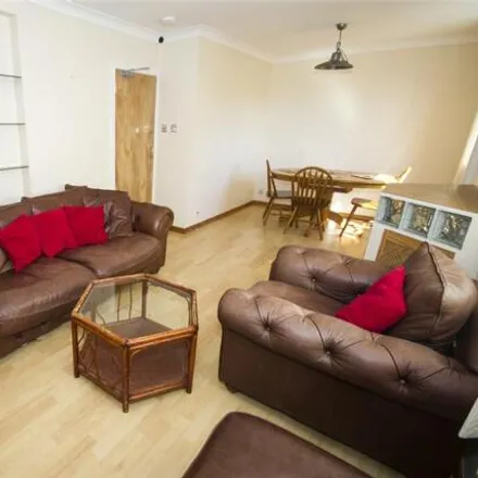 Rent this 3 bed room on 10-16 St Peter's Gate in Aberdeen City, AB24 3JY