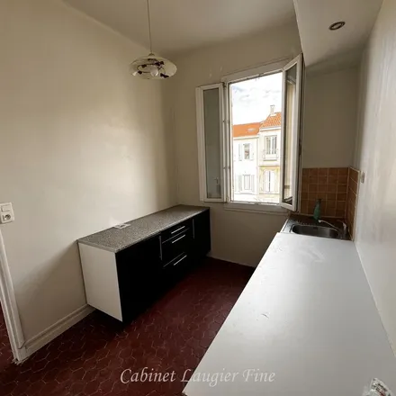Rent this 1 bed apartment on Rue de l'École in 13007 Marseille, France