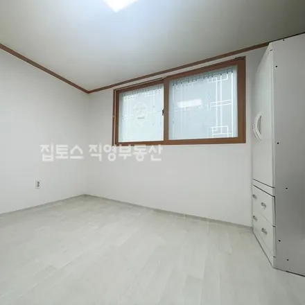 Rent this studio apartment on 서울특별시 은평구 응암동 111-37