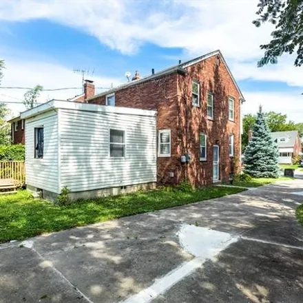 Image 3 - 3451 Chatsworth Street, Detroit, MI 48224, USA - House for sale