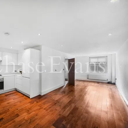 Rent this 4 bed townhouse on 15 Steel's Lane in Ratcliffe, London