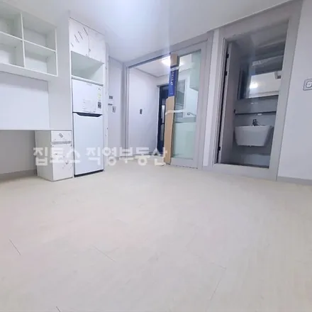 Rent this studio apartment on 서울특별시 관악구 봉천동 100-437