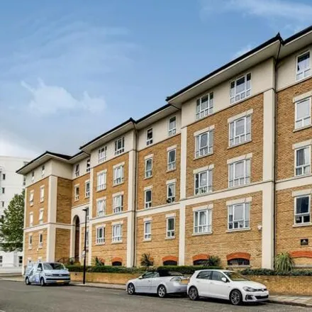 Rent this 2 bed apartment on Galleons View in 1 Stewart Street, Cubitt Town