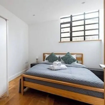 Rent this 2 bed apartment on London in E8 3HY, United Kingdom