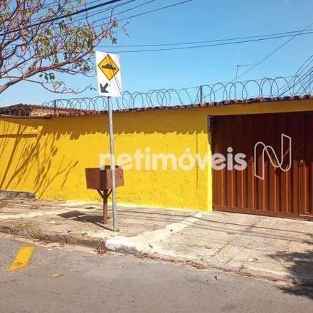 Image 2 - Rua Ponta Grossa, Milionários, Belo Horizonte - MG, 30620-230, Brazil - House for rent