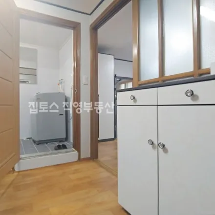 Rent this studio apartment on 서울특별시 송파구 잠실동 236-10