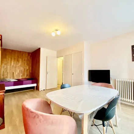 Image 5 - Rue Charles Corbeau, 27000 Évreux, France - Apartment for rent