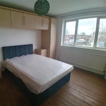 Rent this 1 bed room on 1 Elm Park Close in Houghton Regis, LU5 5PN