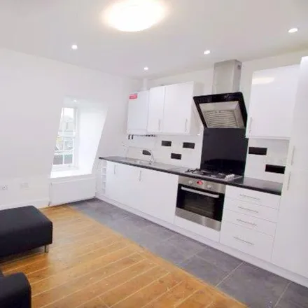 Rent this 3 bed apartment on Currys in 123 Mile End Road, London