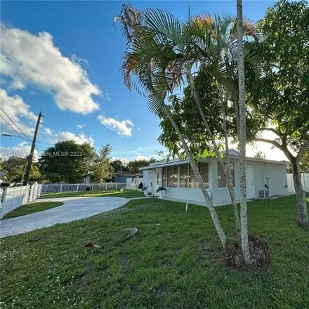 Image 3 - 17080 Ne 1st Ave, North Miami Beach, Florida, 33162 - House for rent