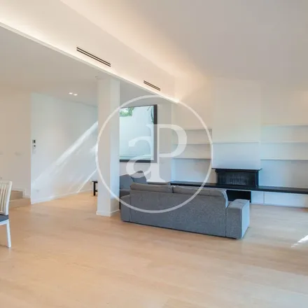 Image 2 - ca:Ca l'Estudiant, Carrer d'Apel·les Mestres, 08950 Esplugues de Llobregat, Spain - Apartment for rent