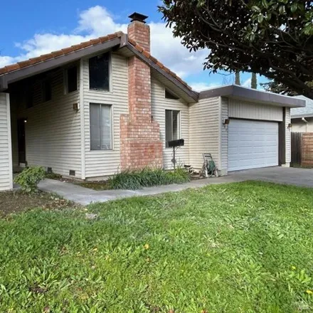 Buy this 3 bed house on 588 Lewis Court in Fairfield, CA 94533