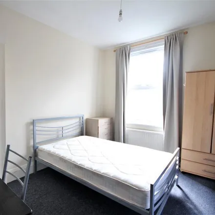 Image 3 - 54 Romilly Road, London, N4 2EF, United Kingdom - Apartment for rent