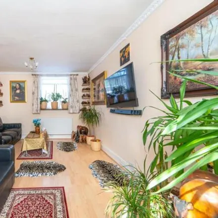 Image 7 - Queensbury Road, London, HA0 1ND, United Kingdom - House for sale