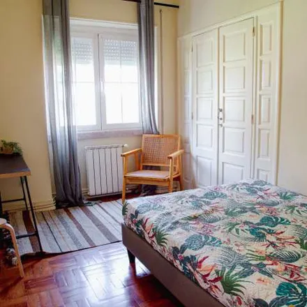 Rent this 6 bed apartment on Avenida Dom Rodrigo da Cunha 18 in 1700-112 Lisbon, Portugal