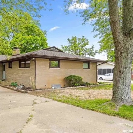 Buy this 3 bed house on 1202 Oakwood Road in East Peoria, IL 61611