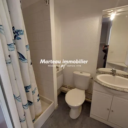 Rent this 1 bed apartment on 2 Rue Ferdinand de Lesseps in 72100 Le Mans, France