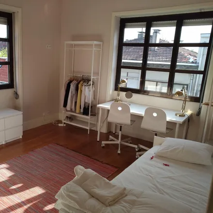 Rent this 5 bed room on Rua de Carlos da Maia in 4200-150 Porto, Portugal