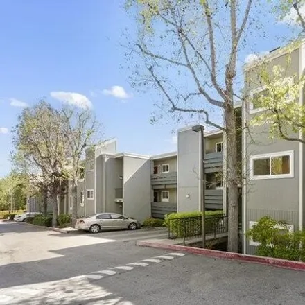 Buy this 3 bed condo on 4000 Farm Hill Boulevard in Farm Hills, Redwood City